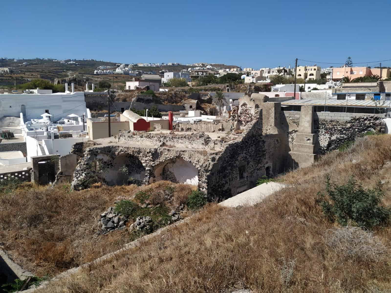 YPOSKAFA WITH GREAT PERSPECTIVES IN MESSARIA, SANTORINI, GREECE 4