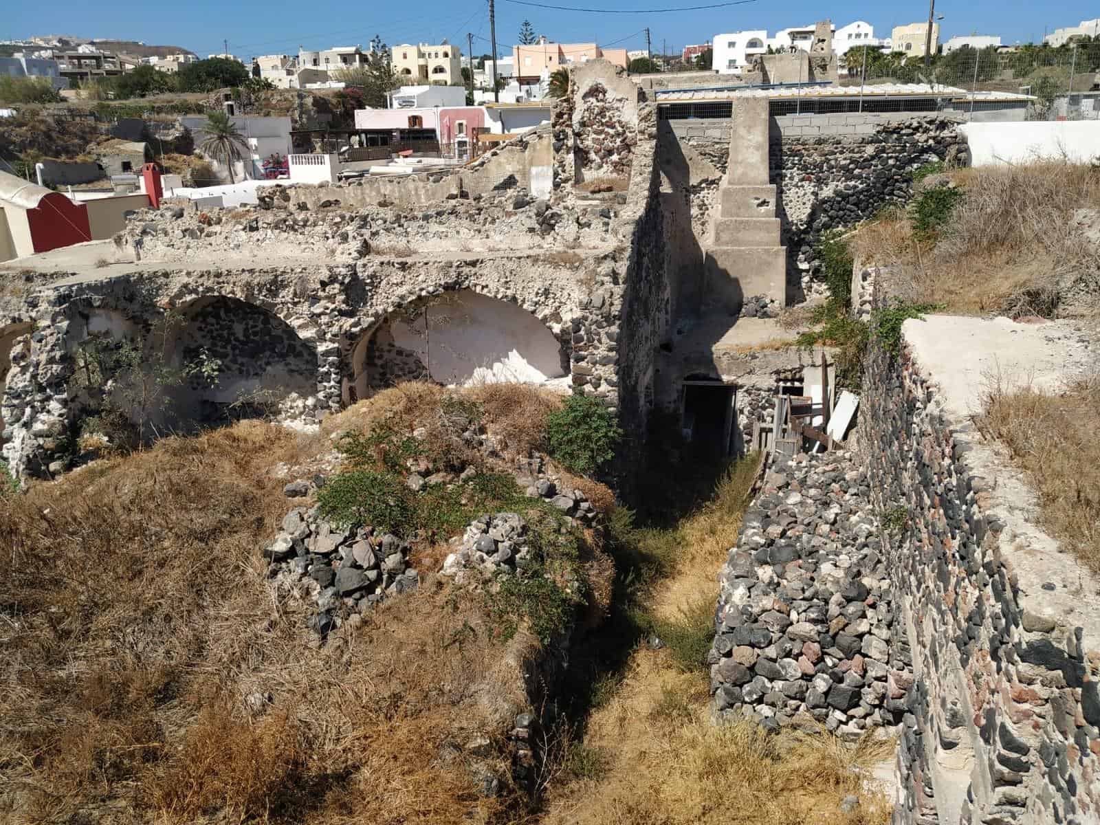 YPOSKAFA WITH GREAT PERSPECTIVES IN MESSARIA, SANTORINI, GREECE 5