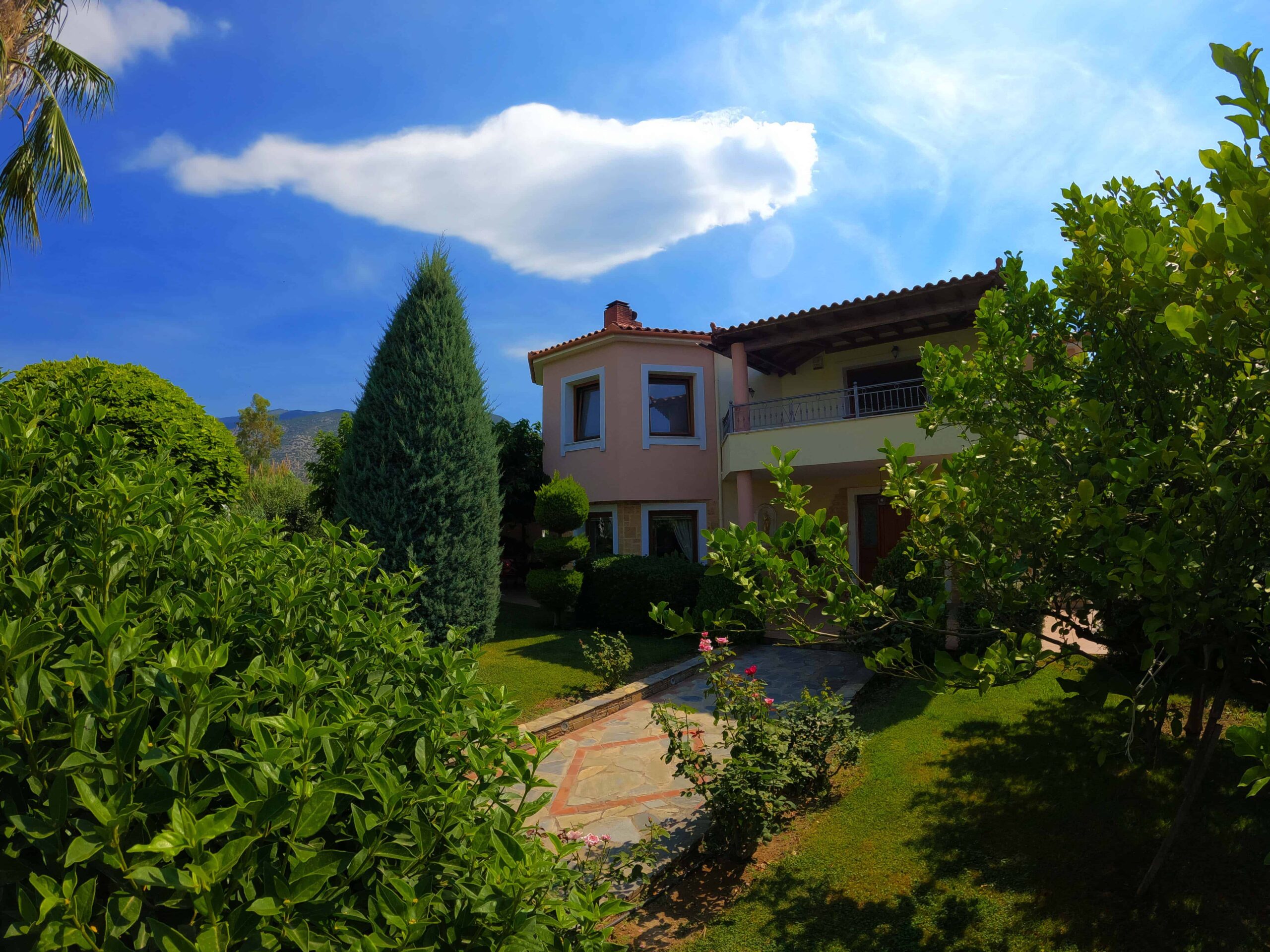 COZY 450m² VILLA FOR SALE IN VOLOS, GREECE