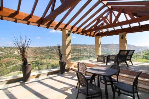 Villa with fantastic Golf view for sale in Paphos, Cyprus
