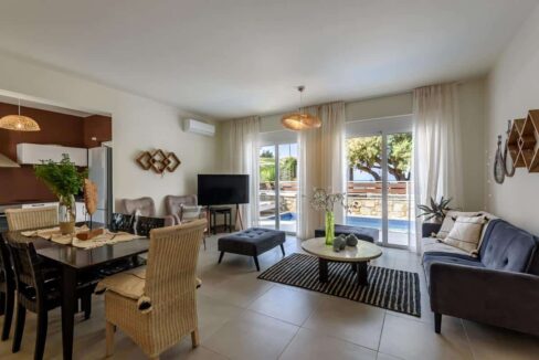 beautiful-seaside-apartment-with-private-pool-10