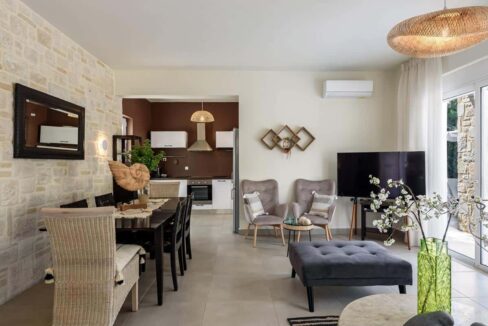 beautiful-seaside-apartment-with-private-pool-11