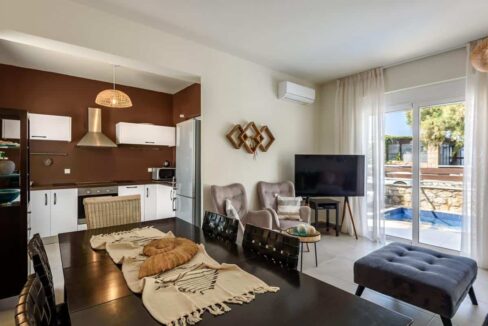 beautiful-seaside-apartment-with-private-pool-15