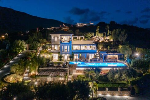 Luxury villa on the Mediterranean coast in Creta 13