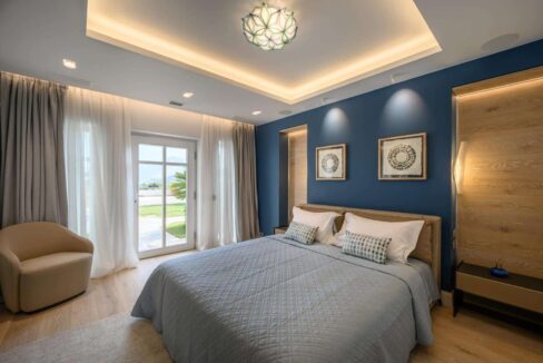 Luxury villa on the Mediterranean coast in Creta 35