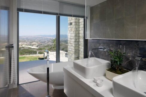 Minthis_photo_Artemis_bathroom