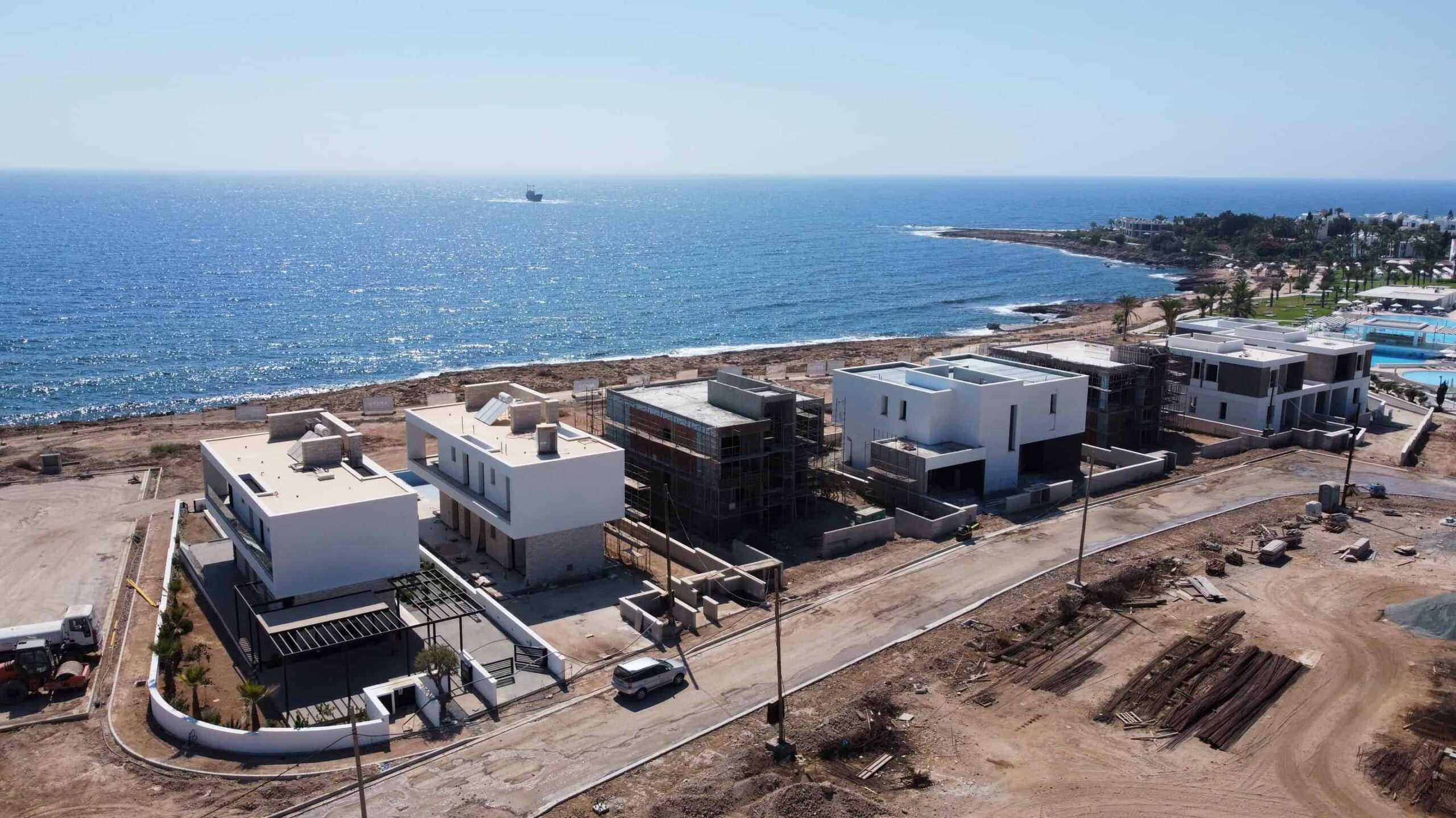PELAGOS BEACHFRONT RESIDENCES (12)