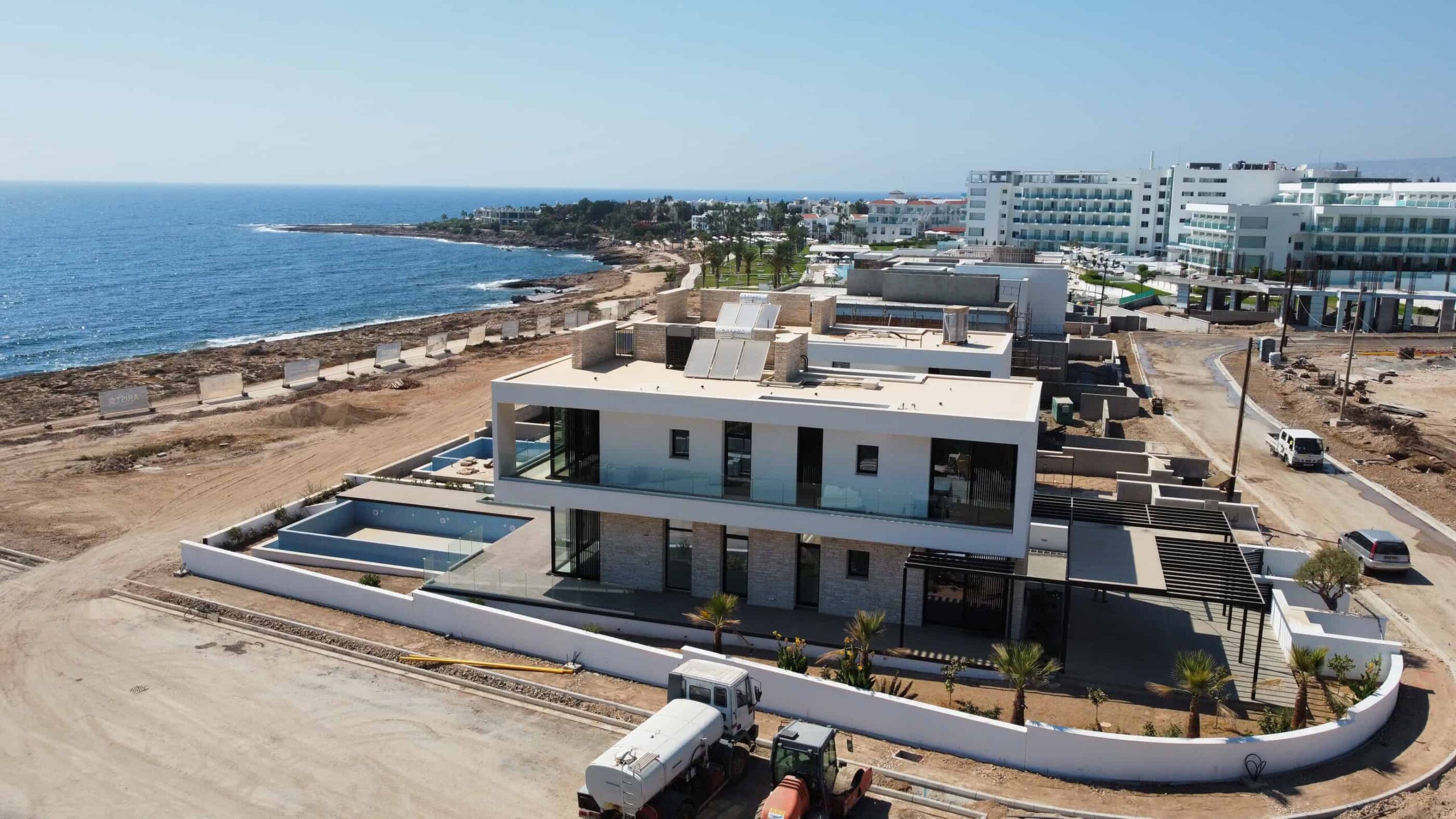 PELAGOS BEACHFRONT RESIDENCES (14)