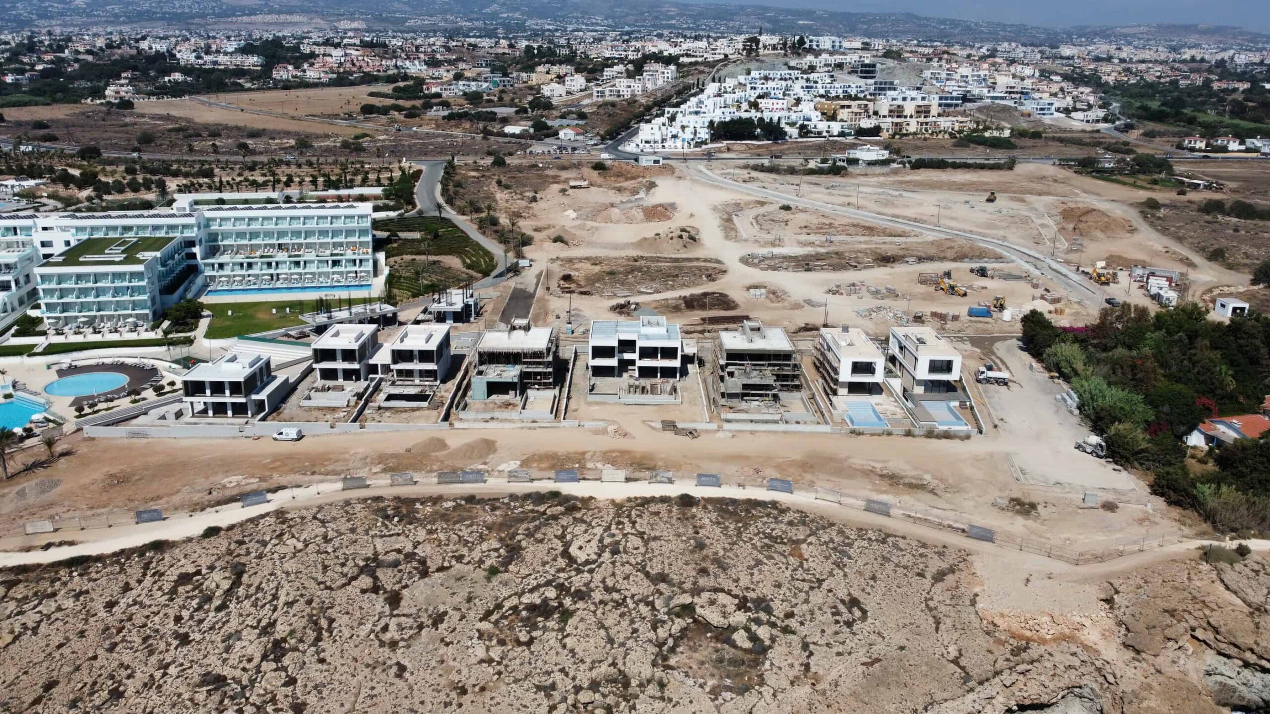 PELAGOS BEACHFRONT RESIDENCES (16)