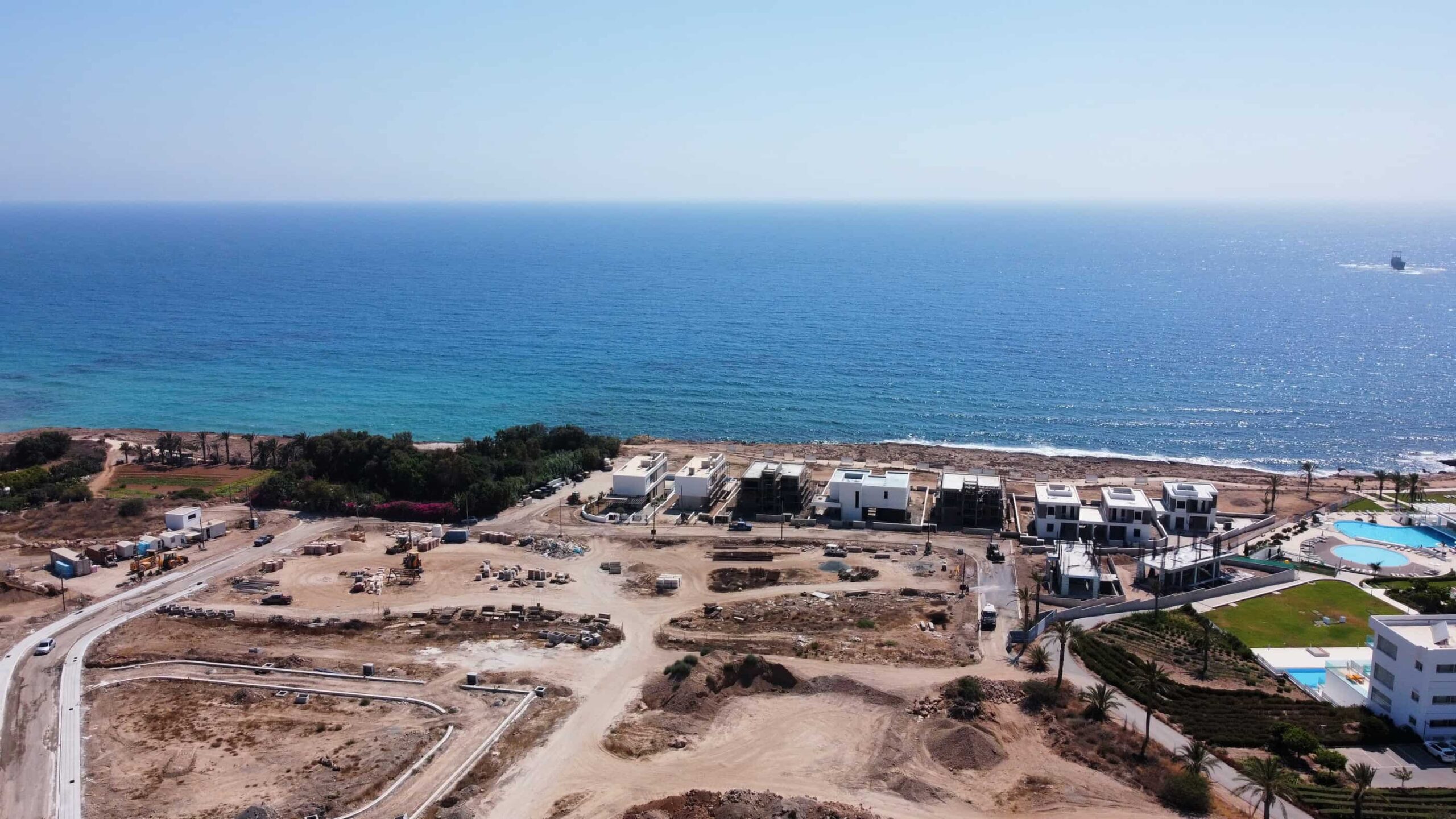 PELAGOS BEACHFRONT RESIDENCES (3)