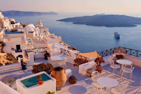4 STAR HOTEL FOR SALE IN SANTORINI