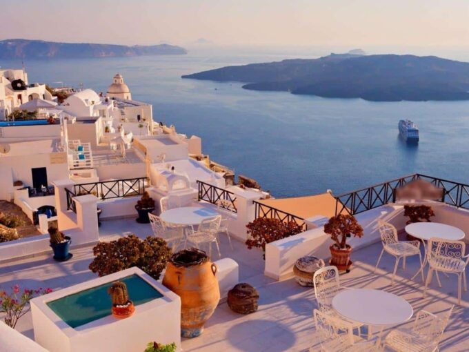 4 STAR HOTEL FOR SALE IN SANTORINI