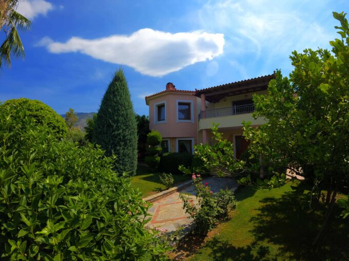 COZY 450m² VILLA FOR SALE IN VOLOS, GREECE