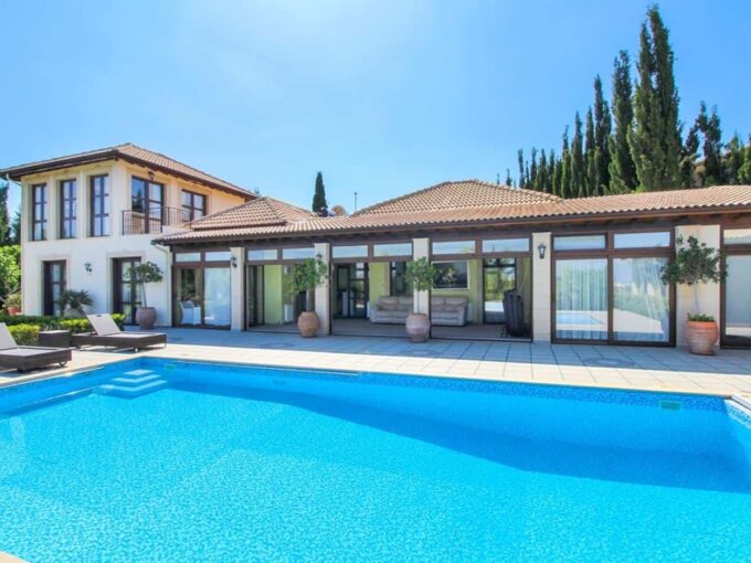Villa with fantastic Golf view for sale in Paphos, Cyprus