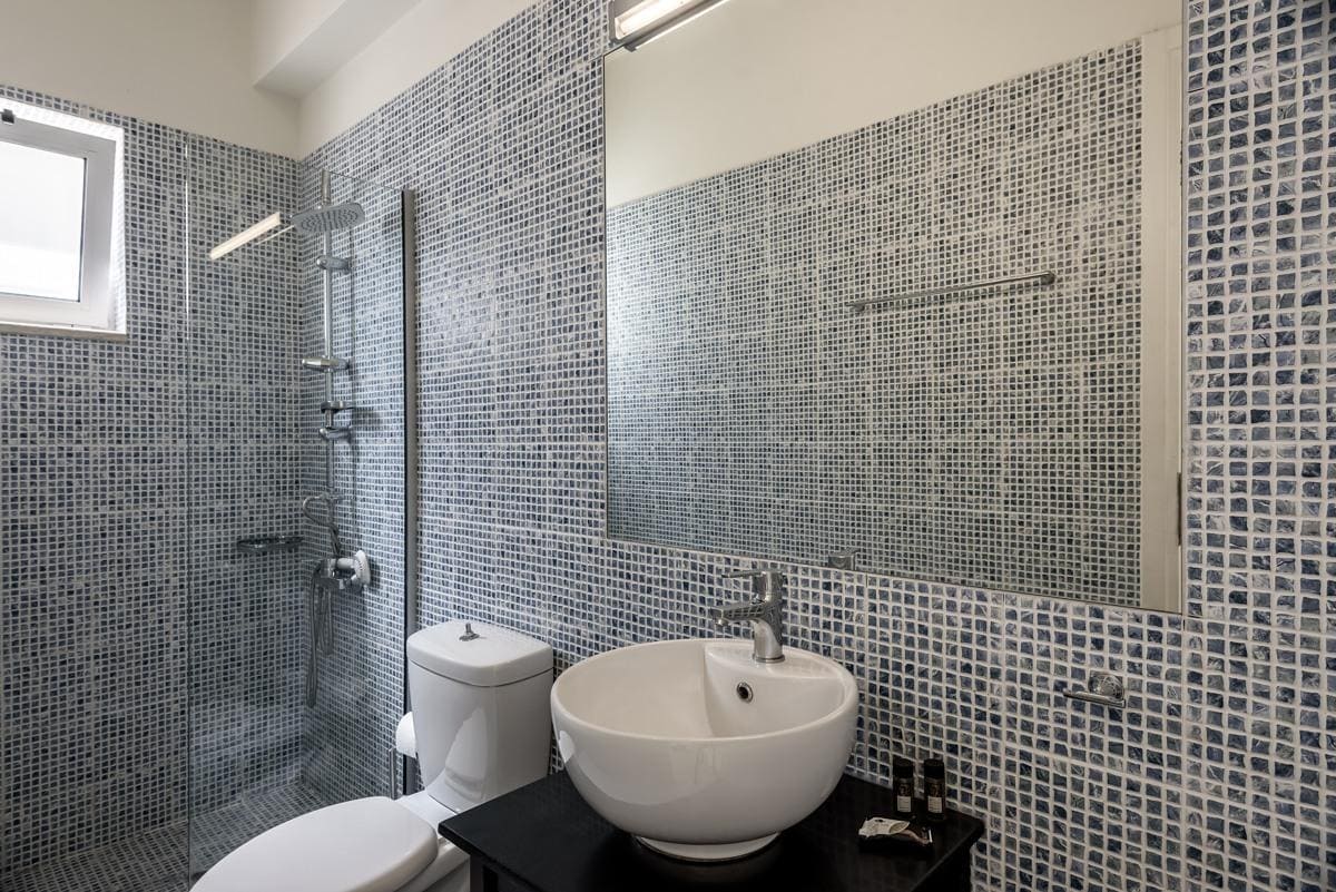 beautiful-seaside-apartment-with-private-pool-14