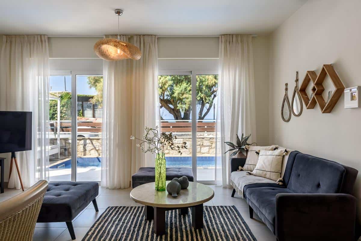 beautiful-seaside-apartment-with-private-pool-9