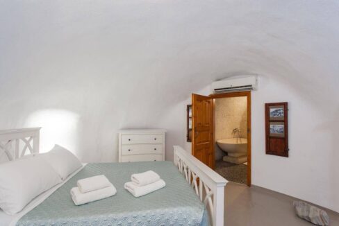 VILLA FOR SALE IN SANTORINI07