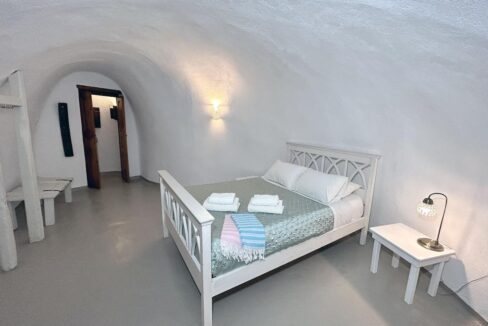 VILLA FOR SALE IN SANTORINI08