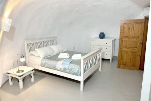 VILLA FOR SALE IN SANTORINI09