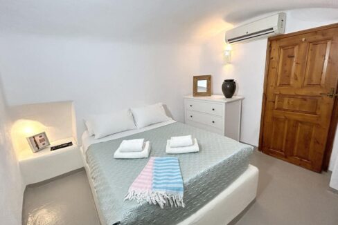 VILLA FOR SALE IN SANTORINI12