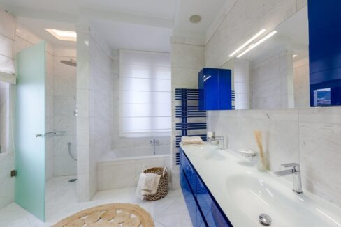 Luxurious 5-bedroom Villa for sale in Crete Master bedroom 1