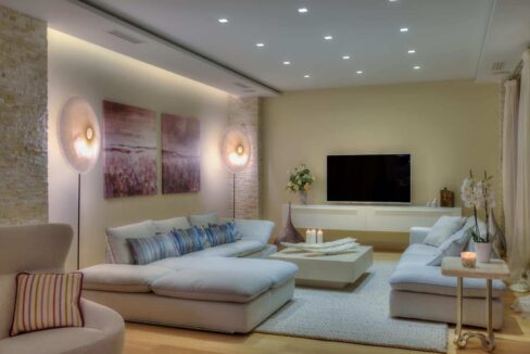 Luxurious 5-bedroom Villa for sale in Crete Master bedroom 16