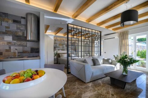 Luxury villa on the Mediterranean coast in Creta 15