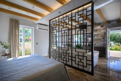 Luxury villa on the Mediterranean coast in Creta 16