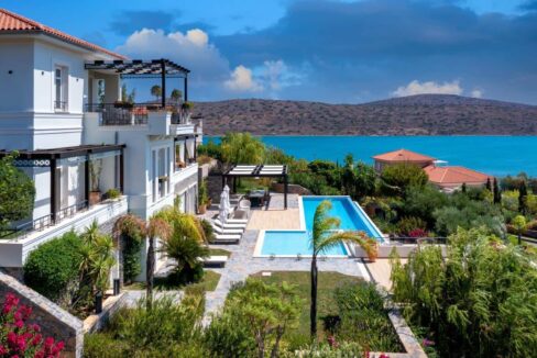 Luxury villa on the Mediterranean coast in Creta 2