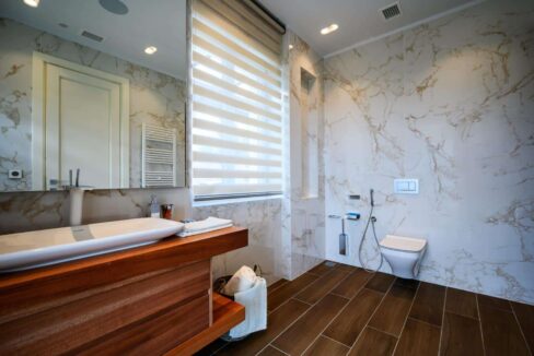 Luxury villa on the Mediterranean coast in Creta 20