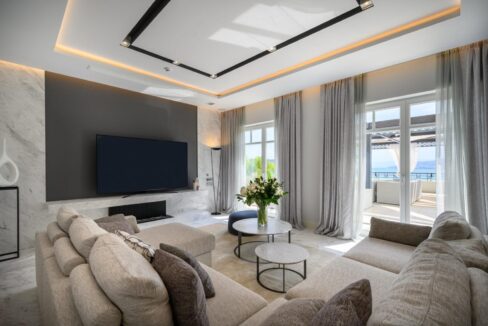 Luxury villa on the Mediterranean coast in Creta 25