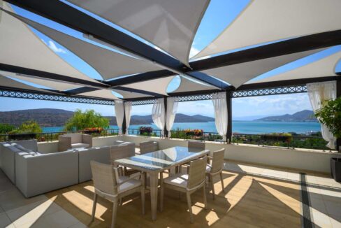 Luxury villa on the Mediterranean coast in Creta 27