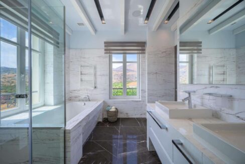 Luxury villa on the Mediterranean coast in Creta 30