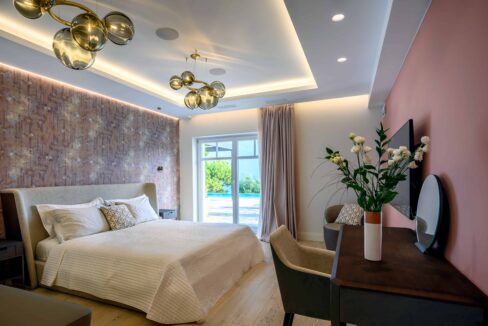 Luxury villa on the Mediterranean coast in Creta 38