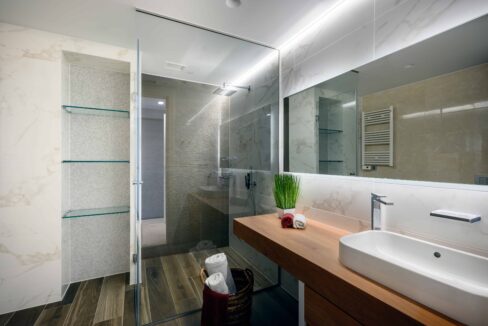 Luxury villa on the Mediterranean coast in Creta 40