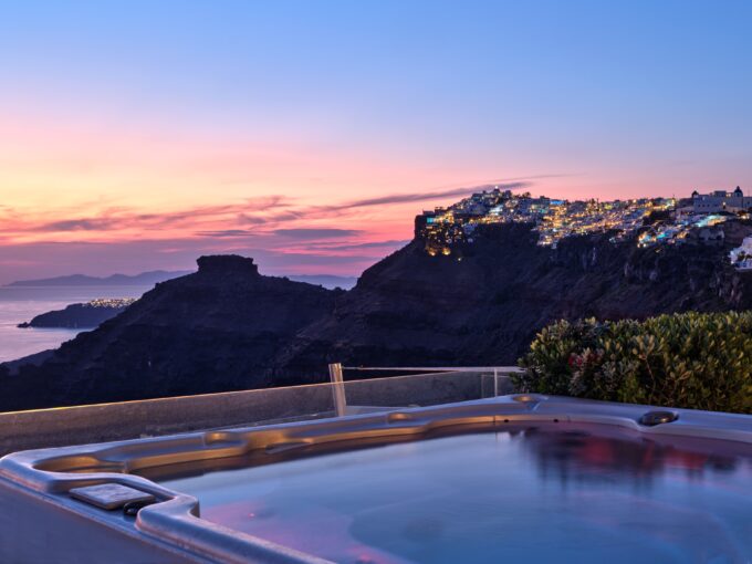 Villa with amazing views in Santorini 13