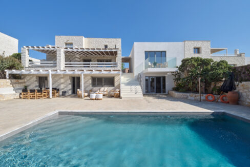 350 m² Luxury Seafront Retreat in Paros 24