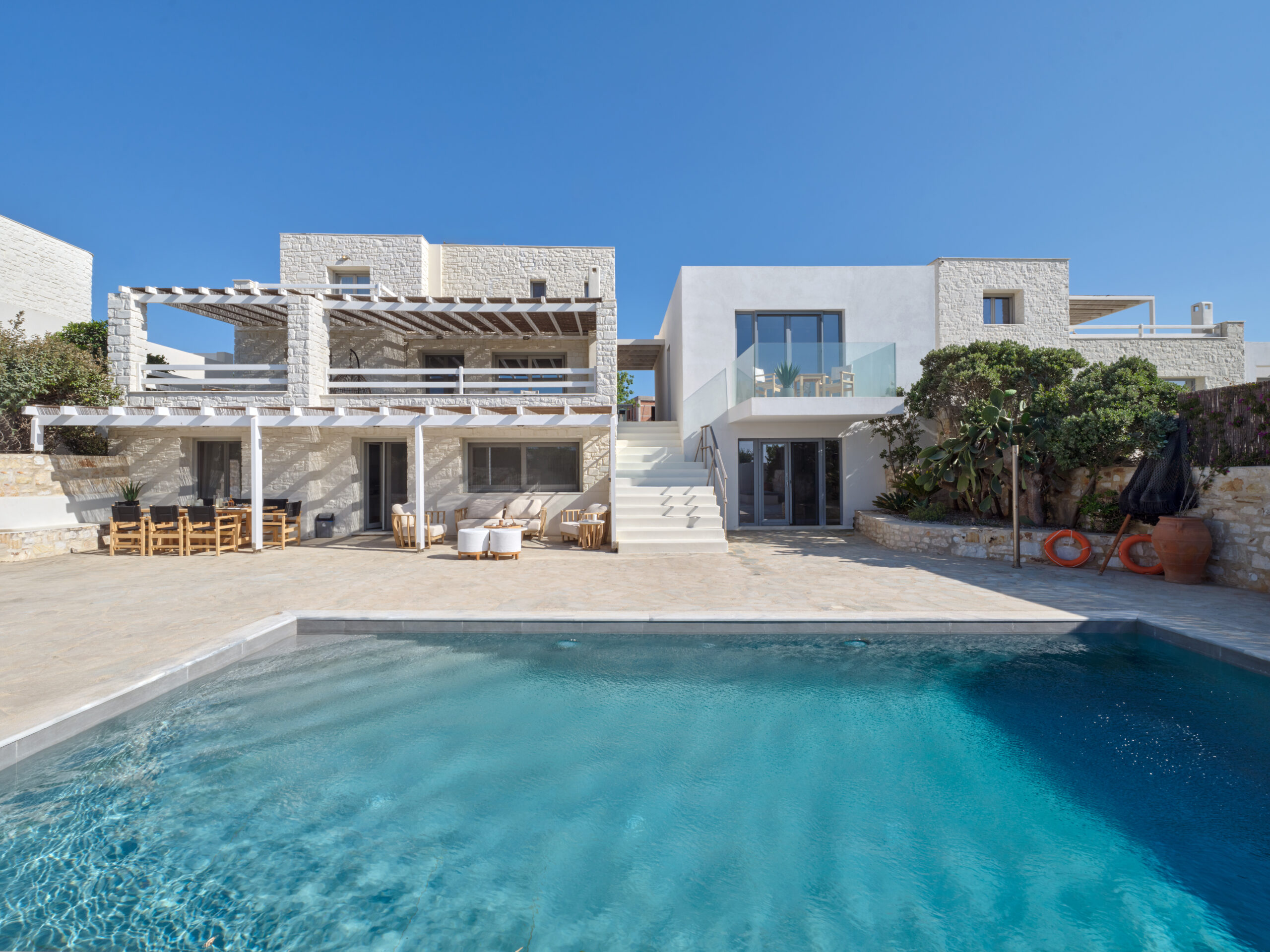 350 m² Luxury Seafront Retreat in Paros 24