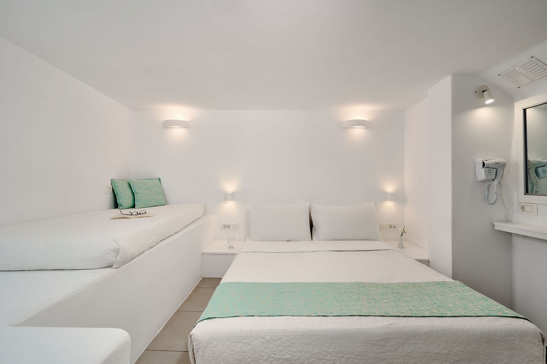 House with Private Terrace and Caldera View – Santorini08