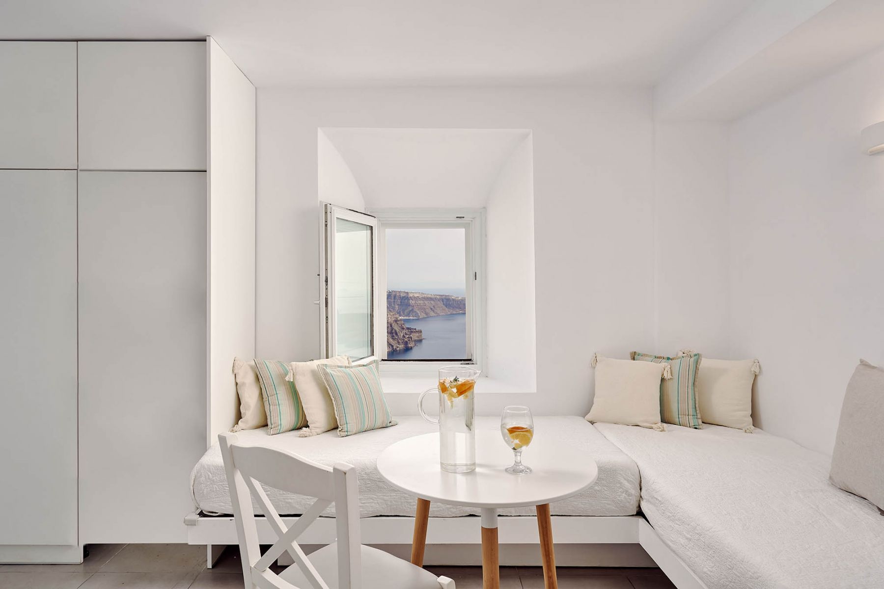 House with Private Terrace and Caldera View – Santorini14