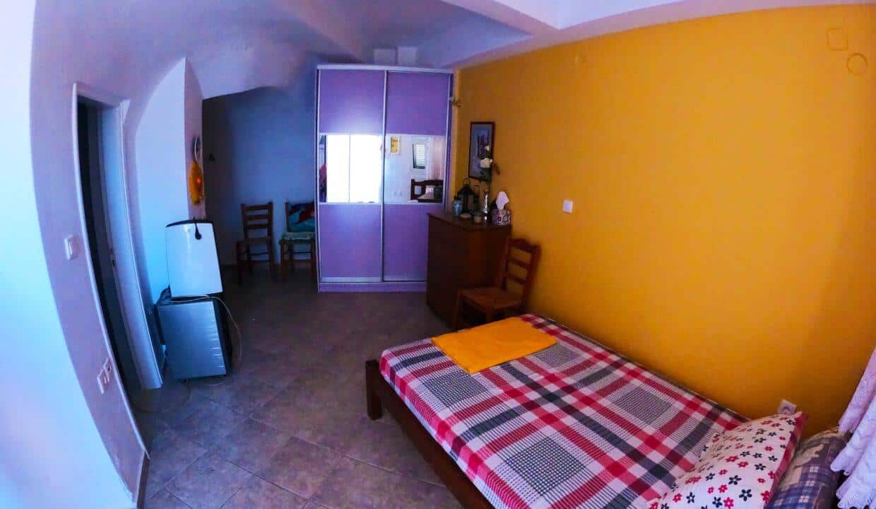 STUDIO APARTMENTS IN MESSARIA, SANTORINI, GREECE