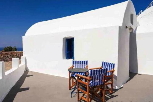 SMALL DETACHED HOUSE WITH MAGICAL SUNSET FOR SALE IN OIA, SANTORINI, GREECE 2
