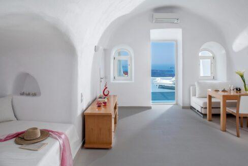EXCLUSIVE 140m² PROPERTY FOR SALE IN SANTORINI, GREECE