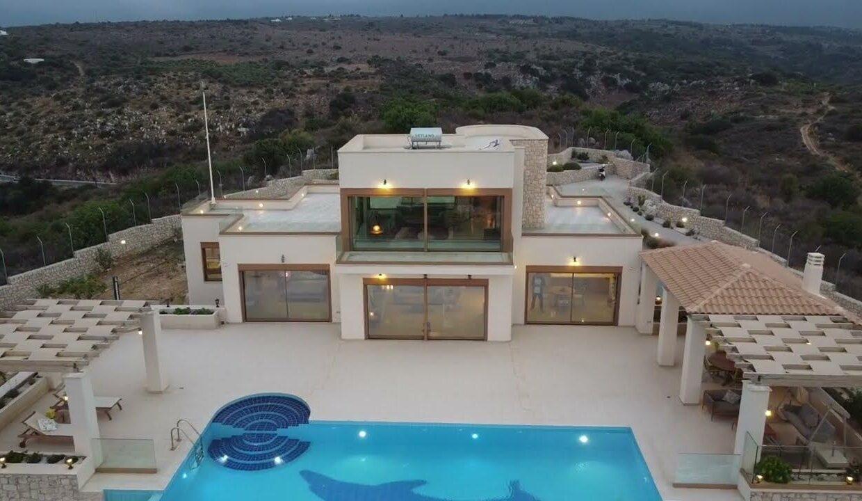 Villa with Panoramic Views for sale in Chania, Greece01