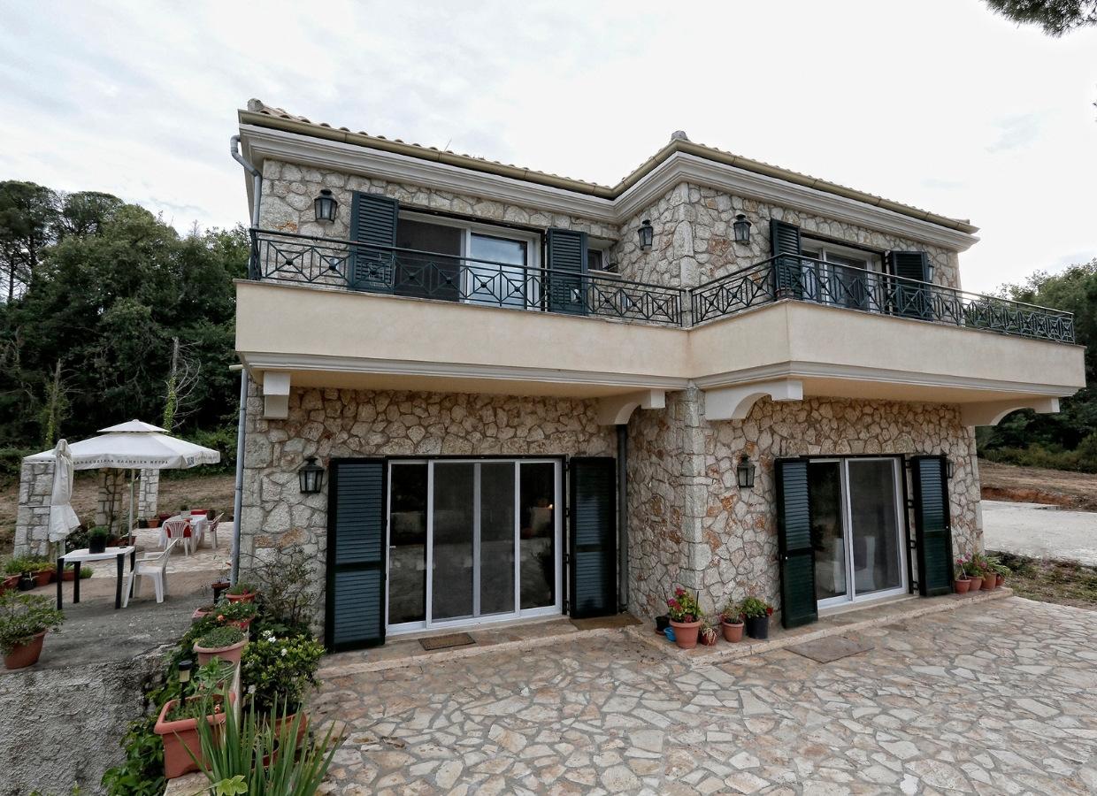 Detached house For Sale in Kalafationes Central Corfu, Greece
