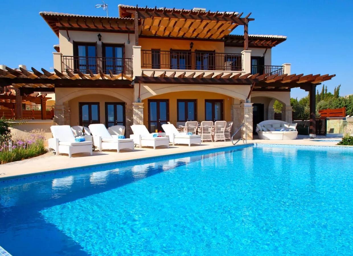 SPECTACULAR VILLA FOR SALE IN PAPHOS CYPRUS