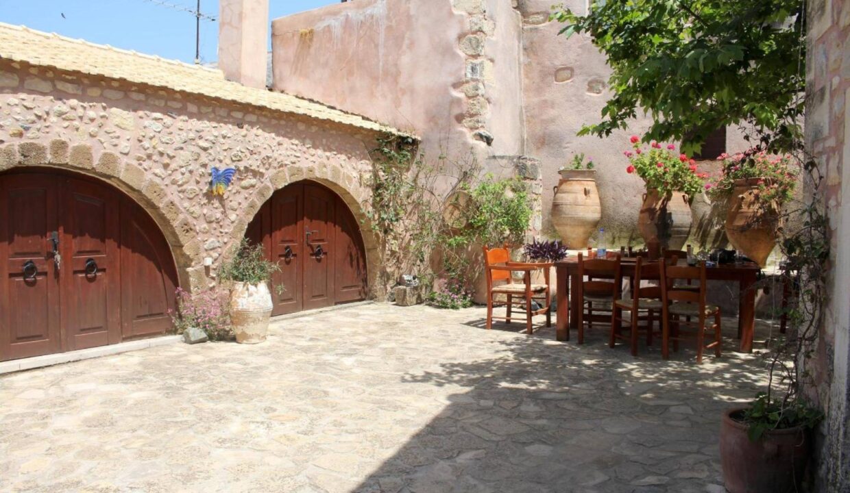 complex-of-two-stone-houses-for-sale-in-rethymno-4