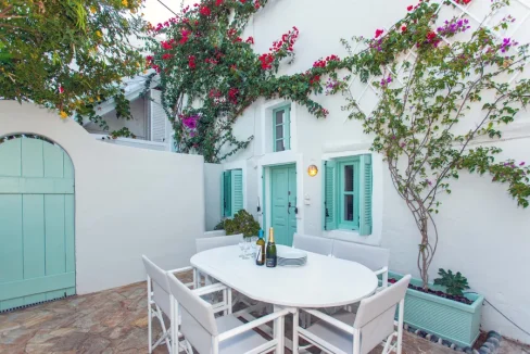 VILLA FOR SALE IN SANTORINI