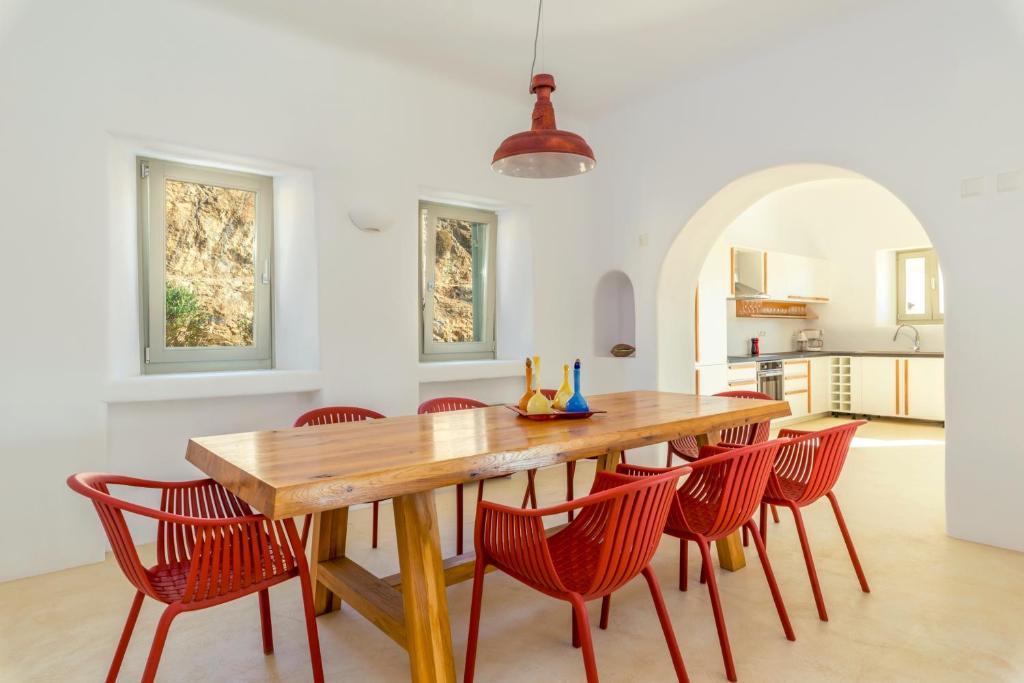 8 Bedroom Villa for sale in Mykonos04