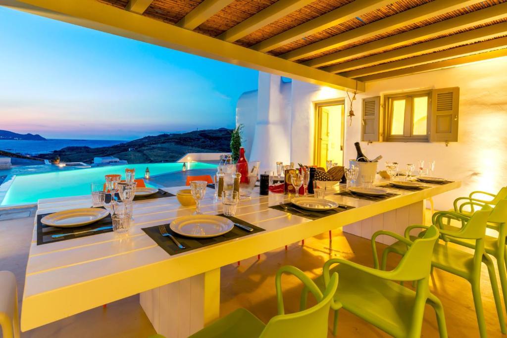 8 Bedroom Villa for sale in Mykonos11